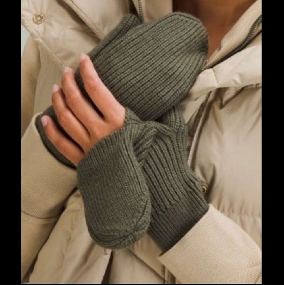 Lululemon Gloves